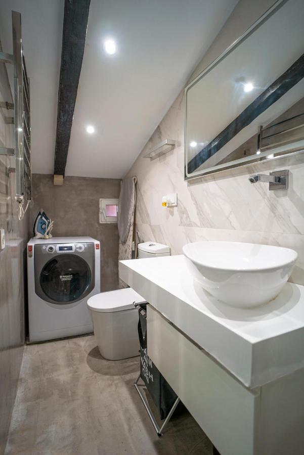 Atico Con Terraza Y Jacuzzi En El Centro Apartment Valencia Ruang foto
